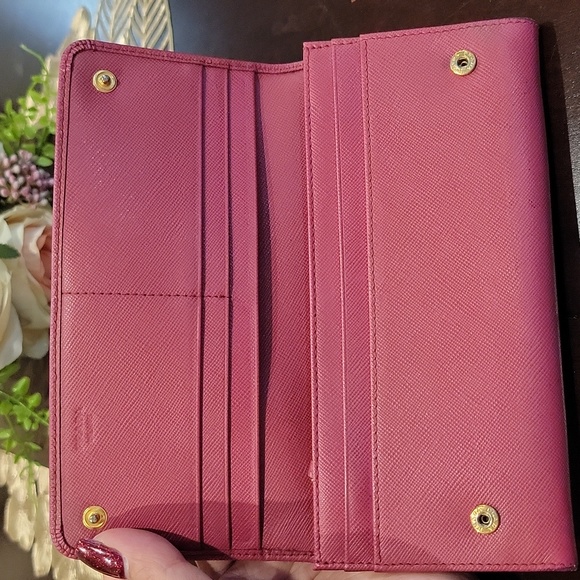 Authentic Prada Saffiano wallet - Picture 7 of 10